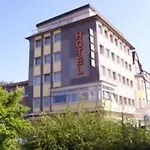 מלון Hotel Central